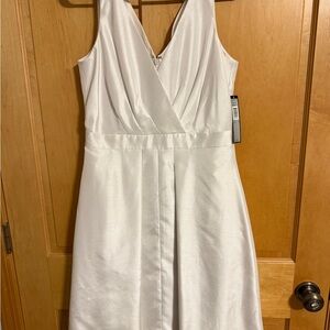 Tahari White Satin V-Neck Sleeveless Wedding Dress